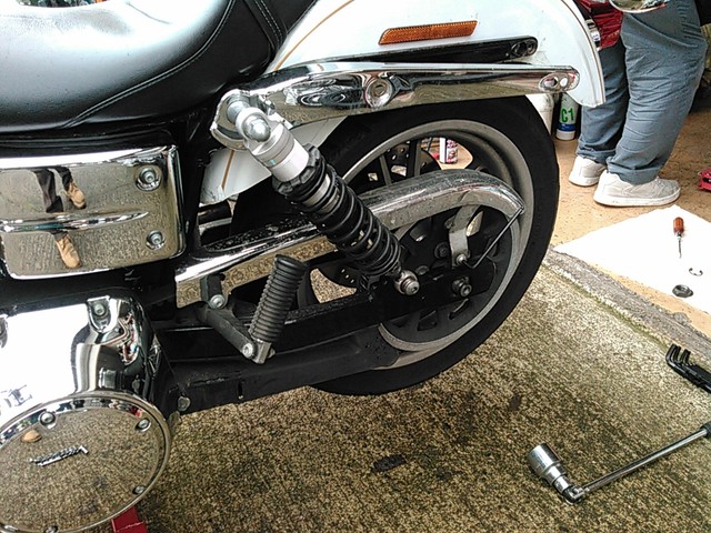 ハーレーダビッドソンのリヤホイール脱着方法 : ハーレーダビッドソン