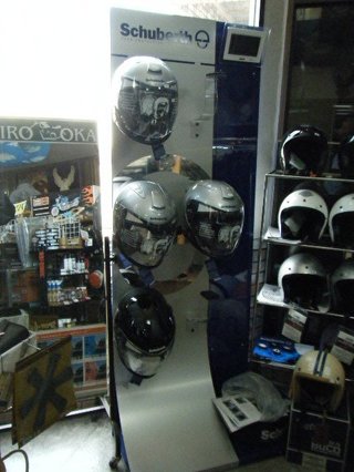 ハーレー用ヘルメット シューベルト展示ラック