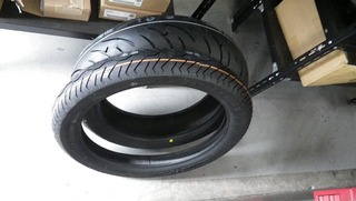ハーレーの新品タイヤ
