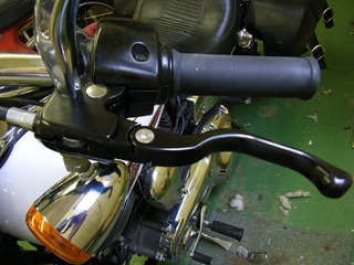 ハーレーのデイトナクラッチレバー装着状態