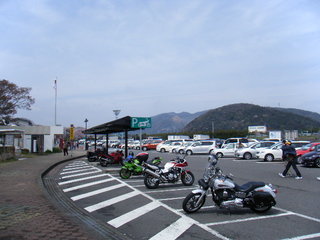 名神自動車道SAとハーレーダビッドソン