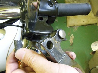 ハーレーのクラッチレバー取り外し方法