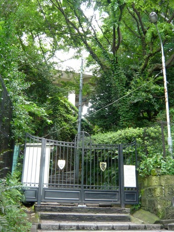 母校の通用門