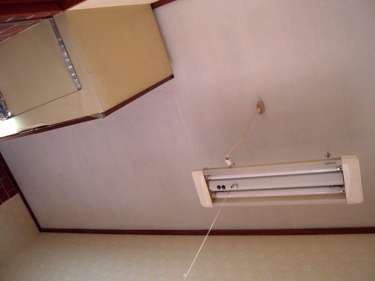 台所のリフォーム 天井を塗装したら想定外なことが いえけあれぽーと ｄｉｙでプチリフォーム