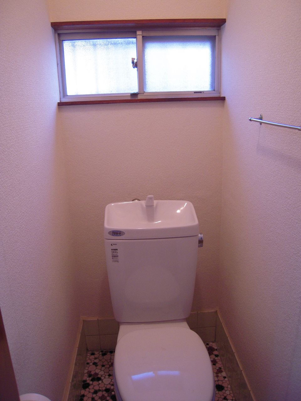 トイレの壁紙貼り レイアウトを決め必要な長さを計算する いえけあれぽーと ｄｉｙでプチリフォーム
