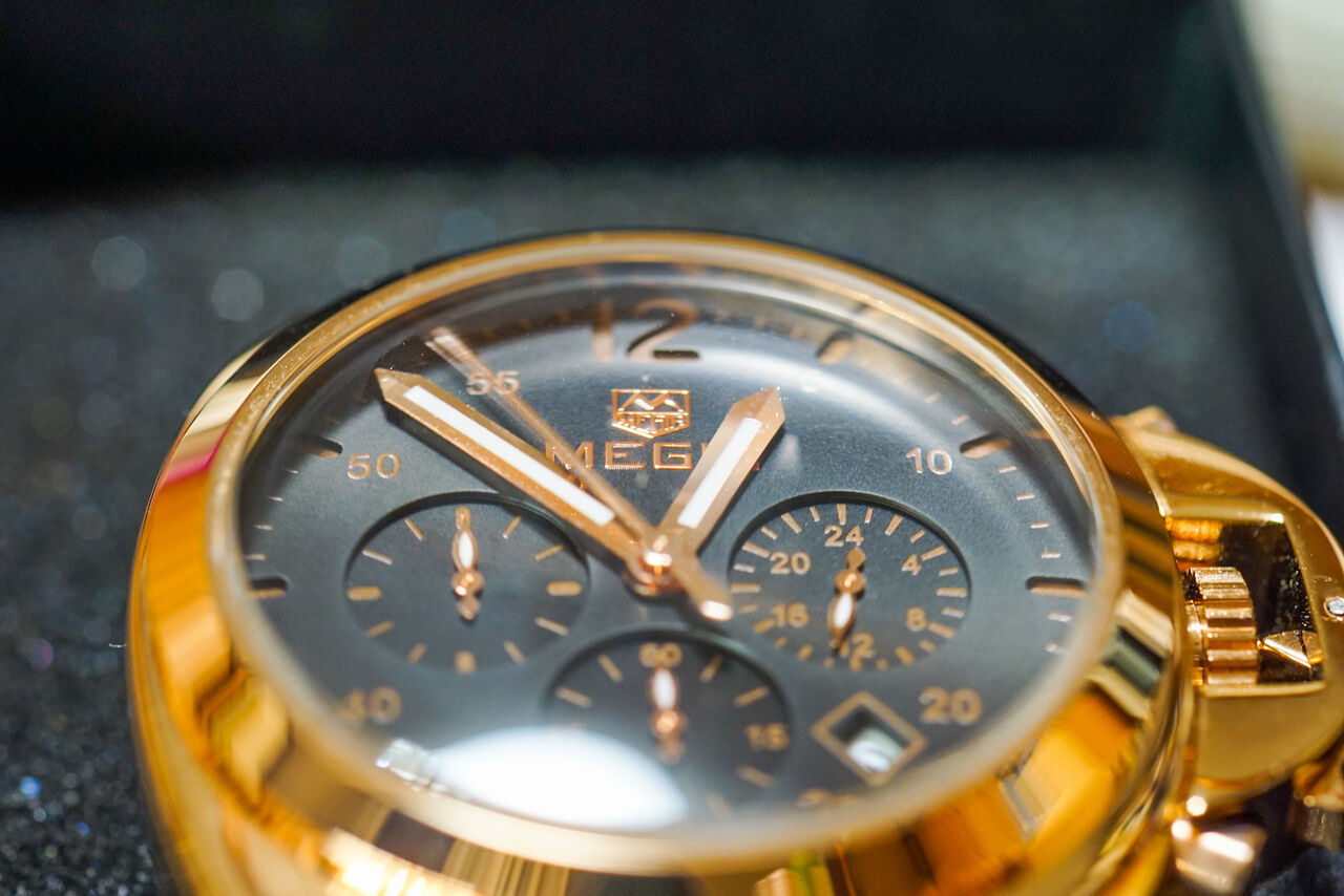 パネライオマージュ Megir 中国製クオーツ ヘンリー３世のシガリロレビュー