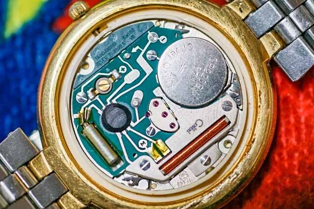 電池交換をしよう 自分でクオーツ式腕時計の電池交換 ヘンリー３世のシガリロレビュー