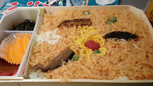 駅弁 かなやのかにめし 特急スーパー北斗11号車内