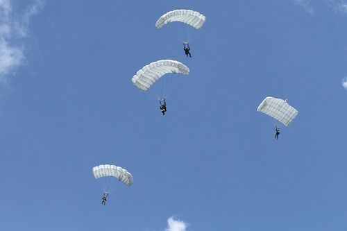 陸上自衛隊 富士総合火力演習 空挺降下 2012.8.