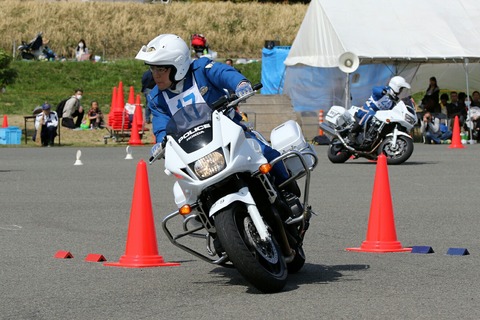 白バイ スラローム走行競技 第41回警視庁白バイ安全運転競技大会