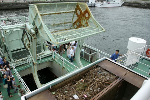 清掃兼油回収船 べいくりん きれいな海をまもる船 大公開 新港埠頭