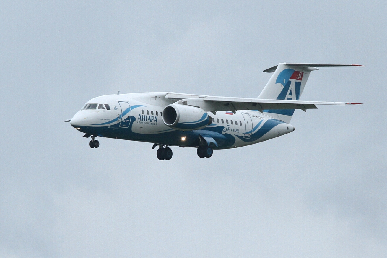 アンガラ航空 アントノフａｎ １４８ １００ｅ ｒａ ６１７１０ ８月１６日 成田空港 ぱんこの撮影日記 本館