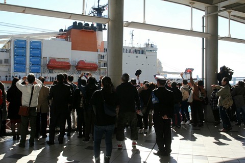 AGB-5003 砕氷艦 南極観測船 しらせ 東京港 晴海埠頭 出航