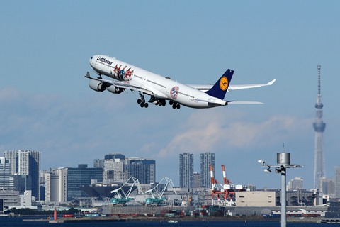 D-AIHK A340-600 DLH FC Bayern München Livery RJTT