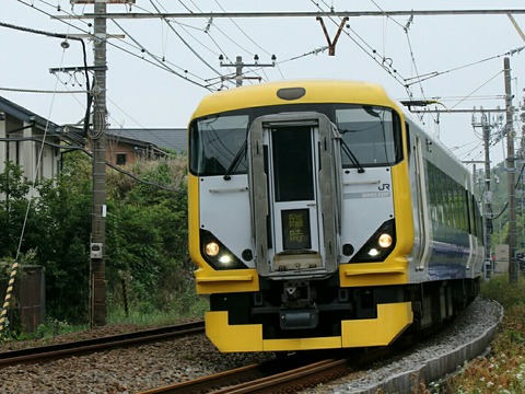 JR東日本 E257系 快速 鎌倉あじさい号 北鎌倉駅付近