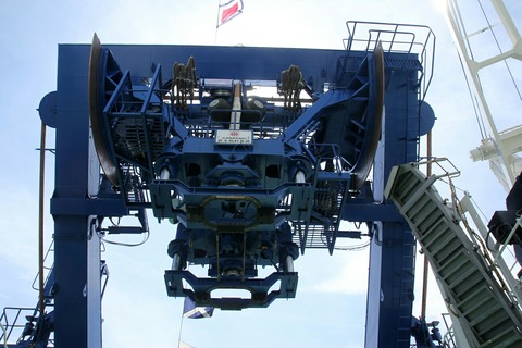 深海潜水調査船支援母船 よこすか JAMSTEC 海洋研究開発機構