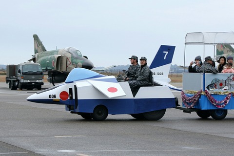 花電車 ブルーインパルス 百里基地創設50周年記念航空祭