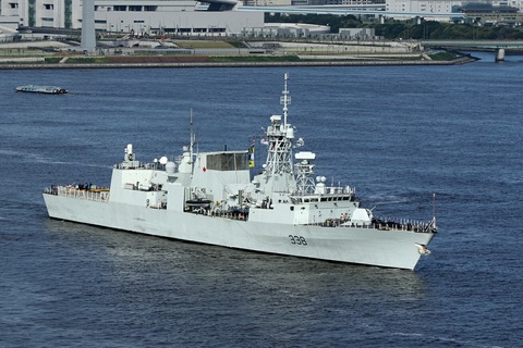 カナダ海軍 FFH-338 HMCS WINNIPEG レインボーブリッジ