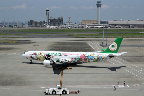 B-16333 A330-300 EVA Sanrio Characters Celebration Flight RJTT