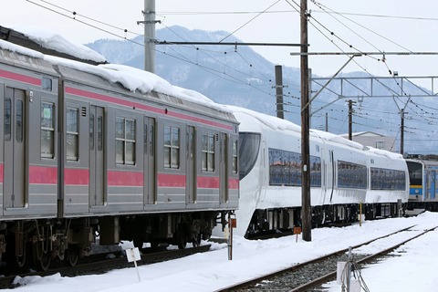 富士急行 205系(6000系) 8500系 河口湖駅 留置線