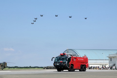 消防車 編隊飛行 木更津航空祭 陸上自衛隊 木更津駐屯地