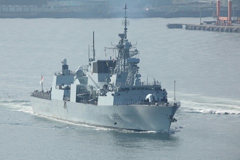 カナダ海軍 FFH-338 HMCS WINNIPEG レインボーブリッジ