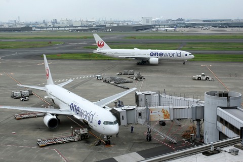 JA771J B777-200 JA8980 B767-300 JAL one world Two-Shot RJTT