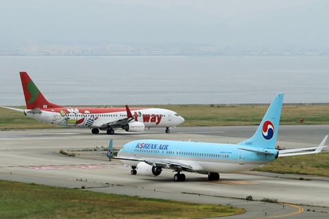 HL8247 & HL8294 B737-800 Two-Shot RJBB