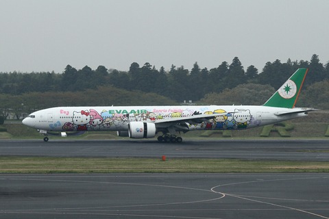 B-16703 B777-300 EVA Hello Kitty Hand-in-Hand RJAA