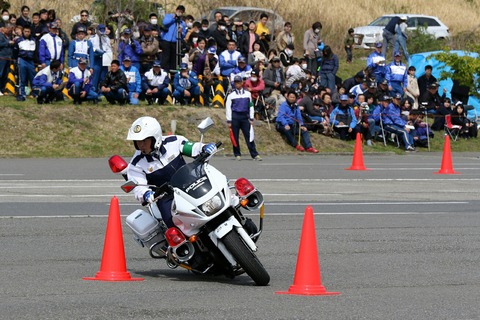 白バイ スラローム走行競技 第40回警視庁白バイ安全運転競技大会