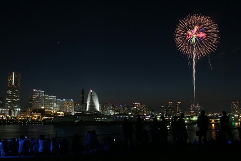 花火 ビームスペクタクル in ハーバー 横浜開港祭 横浜大桟橋