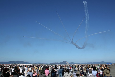 ブルーインパルス 岩国基地フレンドシップ・デー2017