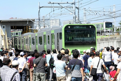 車両展示 E235系 JR東日本 東京総合車両センター 夏休みフェア2015