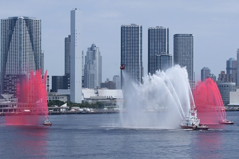 東京みなと祭 水の消防ページェント 紅白放水 レインボーブリッジ