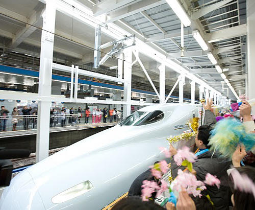 台湾人 九州新幹線 全線開通のcmが涙もんだよ こりゃ 台湾人 中国人の反応 ぱんだ とらんすれーたー