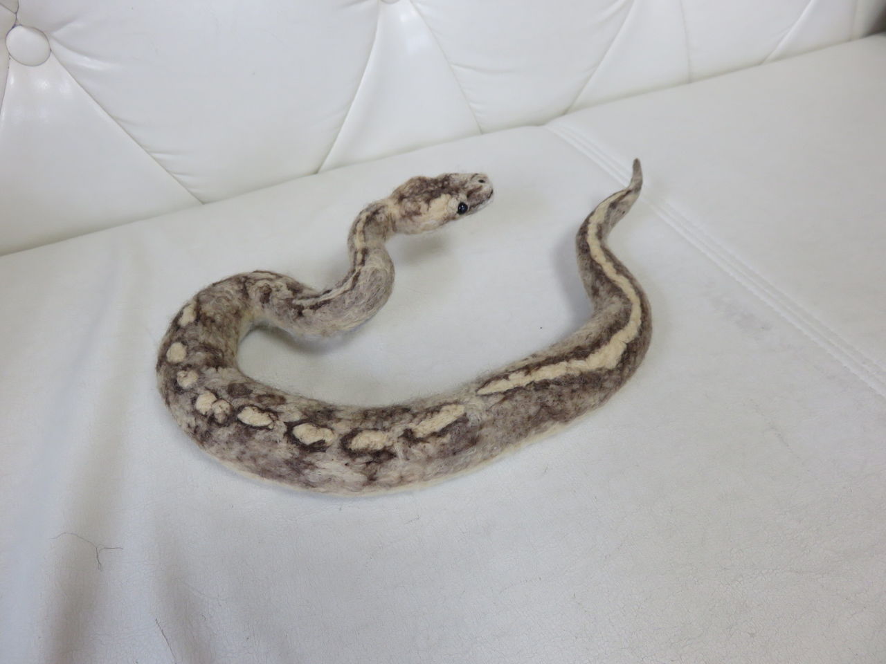 ボールパイソン シャンパン 羊毛の苑 生き物羊毛フェルト ボールパイソン シャンパン 羊毛の苑 生き物羊毛フェルト
