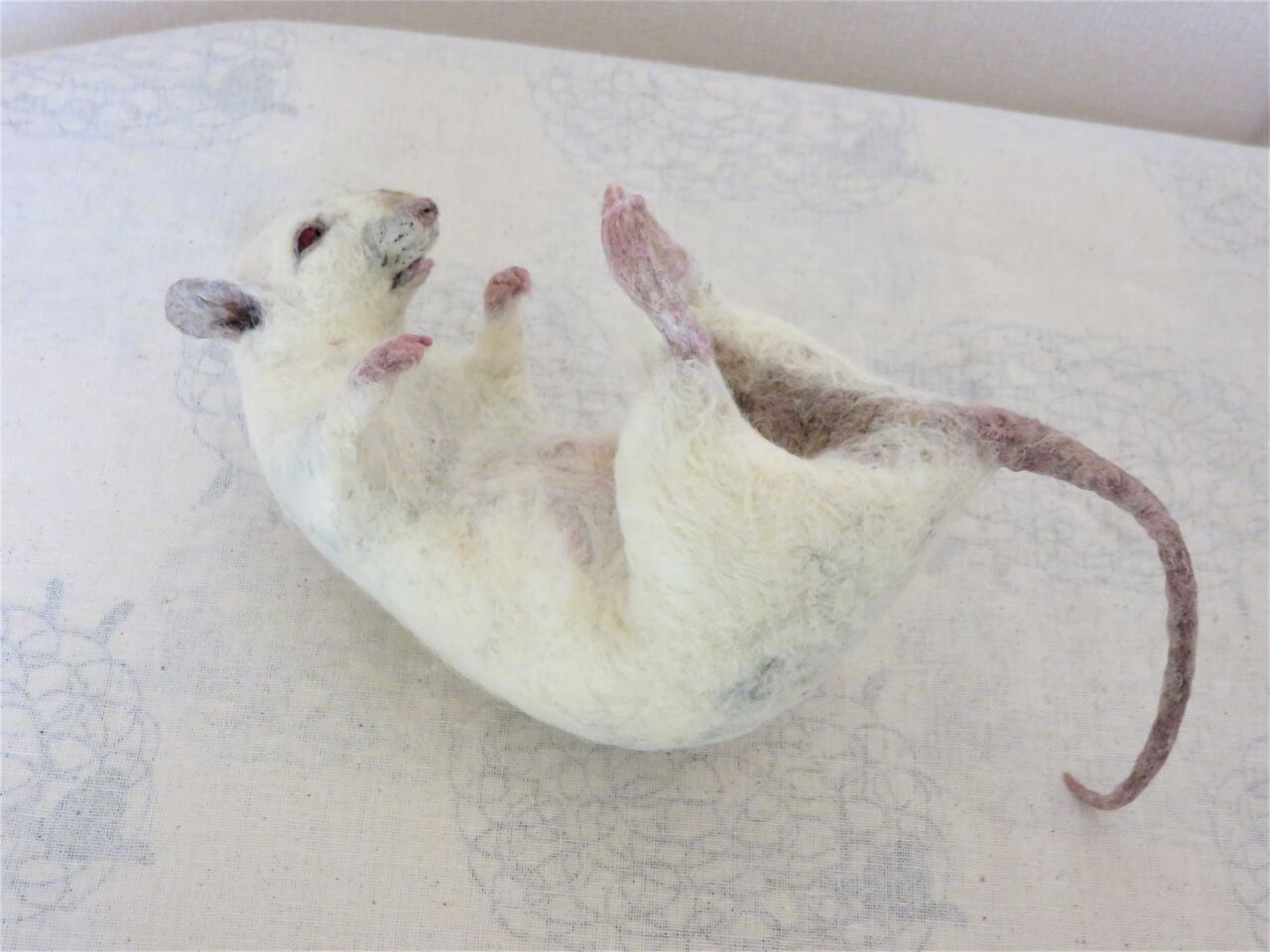 ラット 白 羊毛の苑 生き物羊毛フェルト ラット 白 羊毛の苑 生き物羊毛フェルト