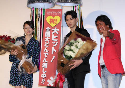 タバコ吸ってる 松崎しげるが前田敦子さんにしつこく絡んでいた件wwwwww パンダの気になる速報 タバコ吸ってる 松崎しげるが前田敦子さんにしつこく絡んでいた件wwwwww パンダの気になる速報