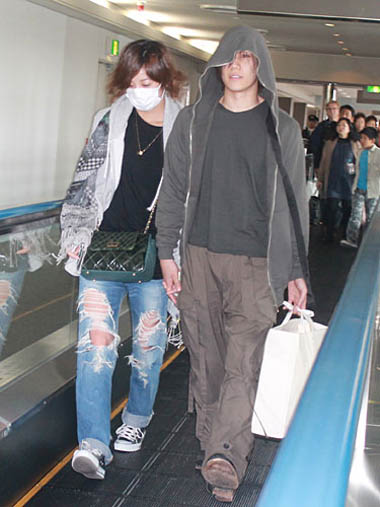 西山茉希 早乙女太一夫妻のハワイ挙式に向かう姿がヤンキー丸出しだった件w パンダの気になる速報