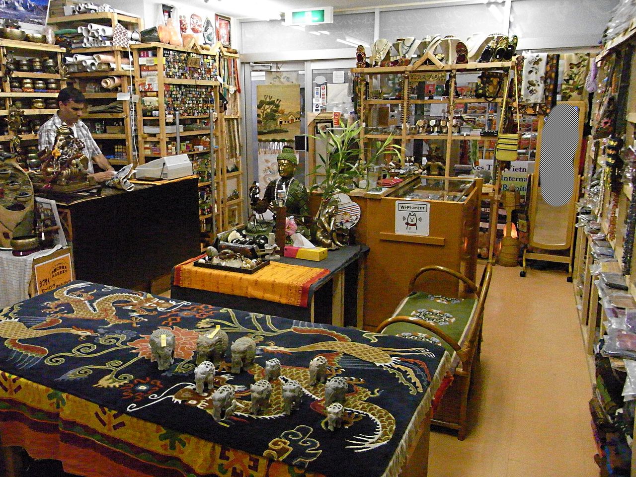 川越霞ヶ関のネパール雑貨店シブサイの霊能者 プーさん : パンダroom2