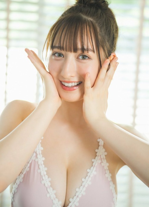 仙北谷ハンナの巨乳の谷間