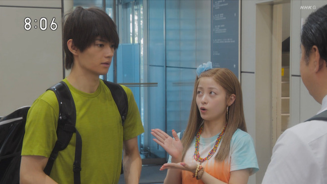 橋本環奈が乳をアピール１