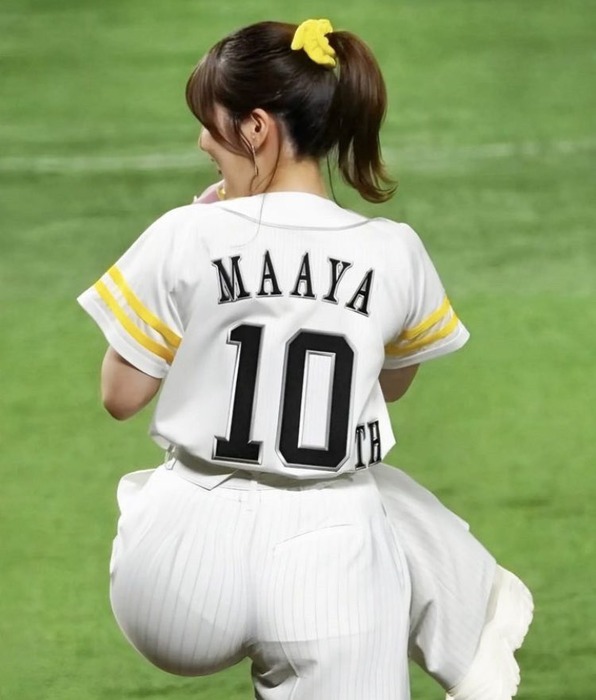 内田真礼のケツ