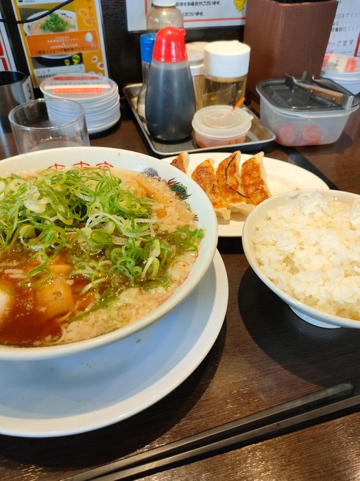 来来亭のラーメン餃子セット