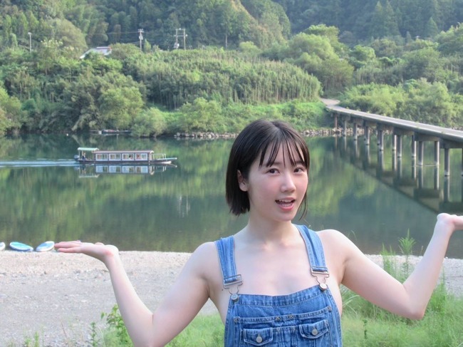 甲斐心愛の着衣巨乳