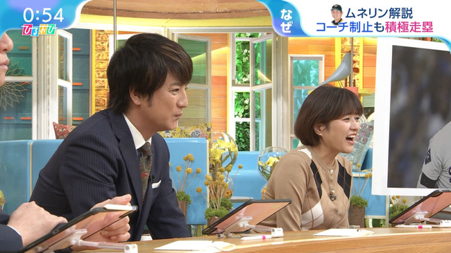 三田寛子がおっぱいをアピール３