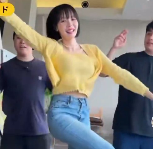 岡田紗佳の乳が揺れている