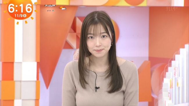 阿部華也子がバストを強調