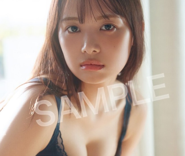 濱岸ひよりの下着姿