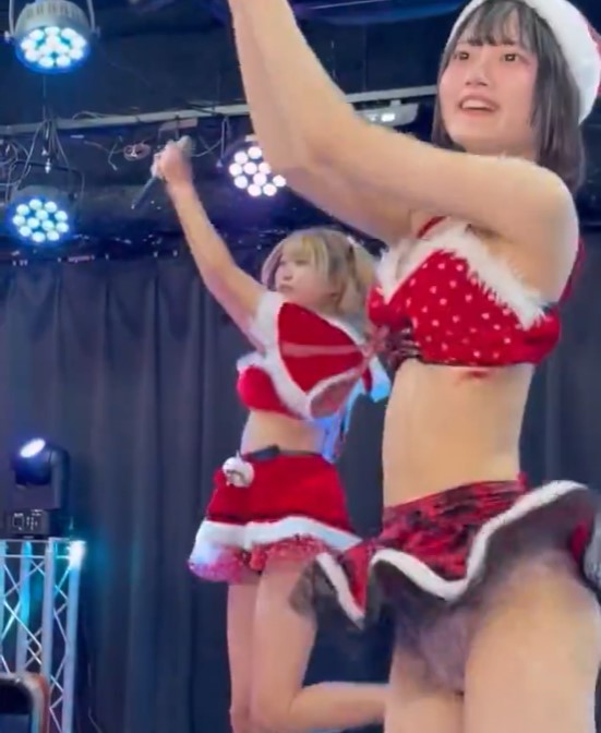 パンチラしているアイドル